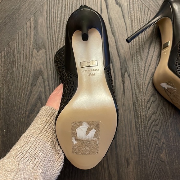 Badgley Mischka Black Laser Cut Booties Size 9.5 - Picture 8 of 10